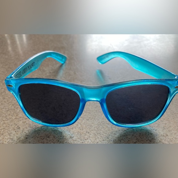 Truly Hard Seltzer Blue Sunglasses New without tags - Picture 1 of 4